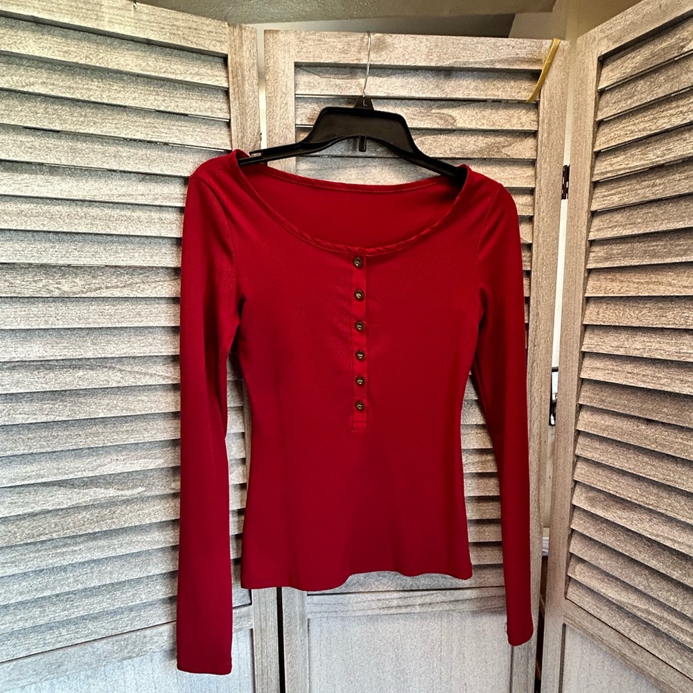 Christmas Red long sleeve Blouse Pullover w/Buttons Women’s Small/Medium Juniors